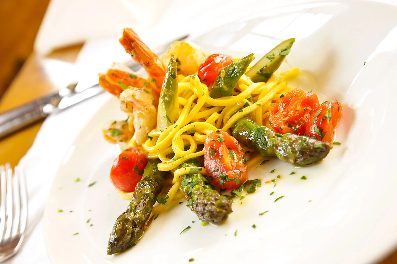 Tagliolini mit Garnelen und grünem Spargel