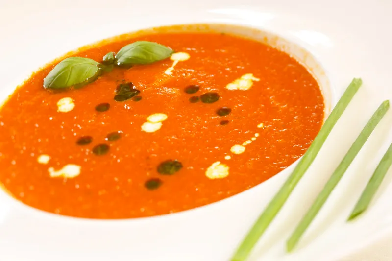 Tomatencremesuppe mit Basilikum